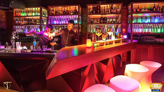 Nằm mộng thấy đi bar là may hay rủi? Đánh số bao nhiêu trúng tại Hitclub18